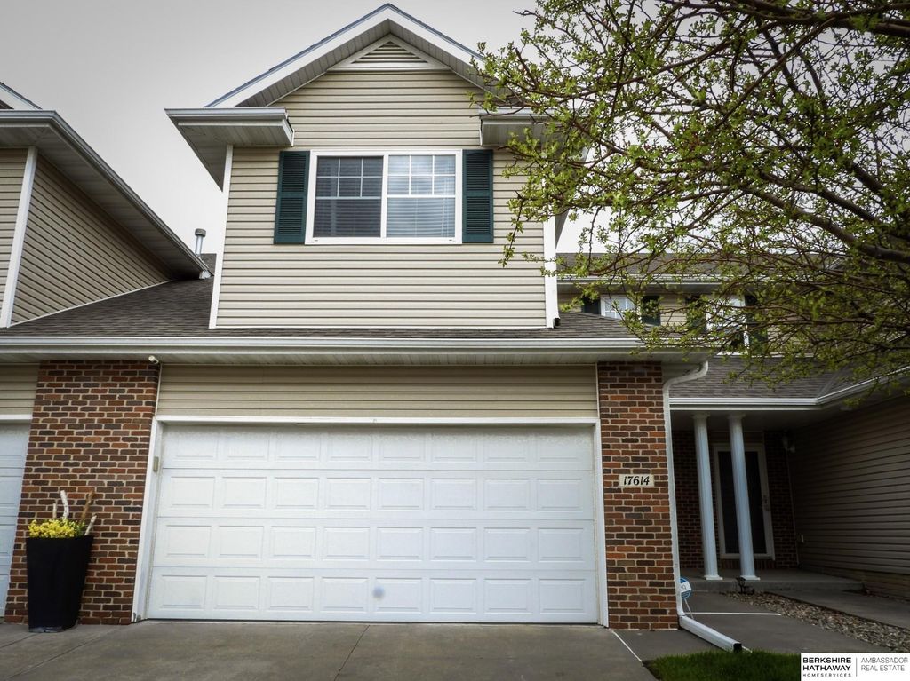 17614 Parker Plaza, Omaha, NE 68118