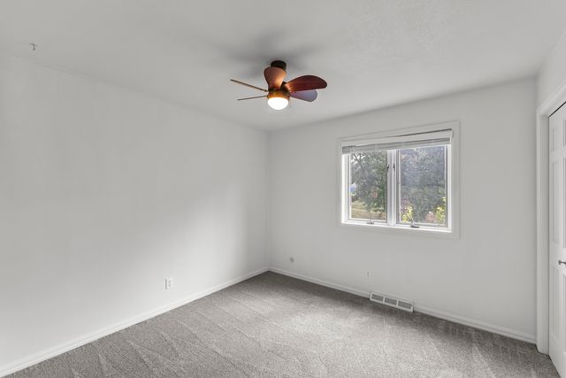 1714 Winding Hill Road, Davenport, IA 52807