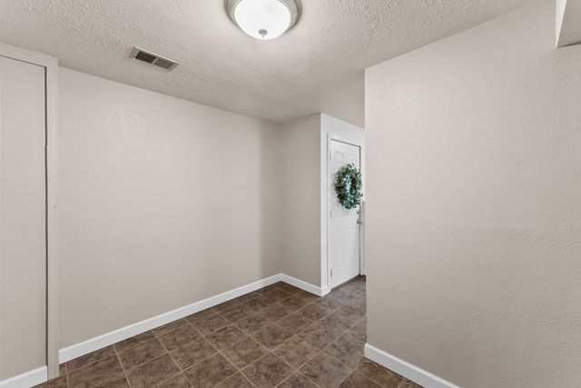 1714 Winding Hill Road, Davenport, IA 52807