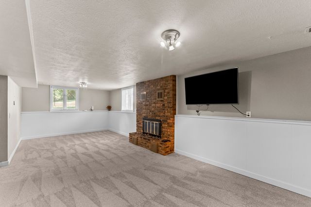 1714 Winding Hill Road, Davenport, IA 52807