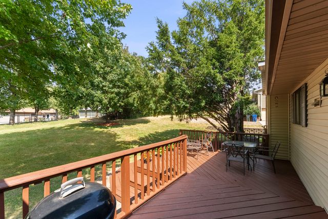 1714 Winding Hill Road, Davenport, IA 52807