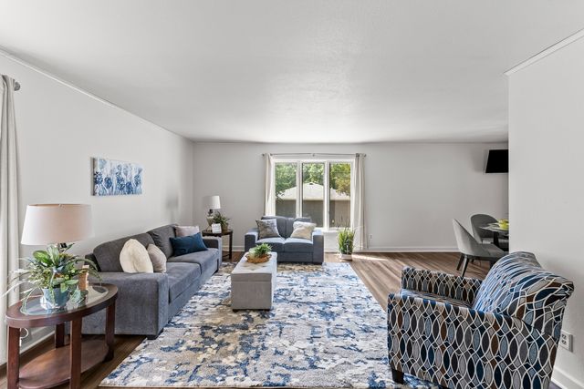 1714 Winding Hill Road, Davenport, IA 52807