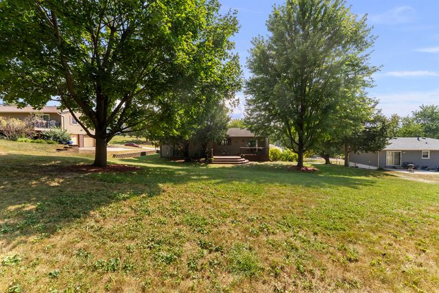 1714 Winding Hill Road, Davenport, IA 52807