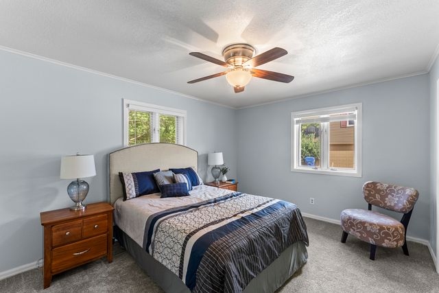 1714 Winding Hill Road, Davenport, IA 52807