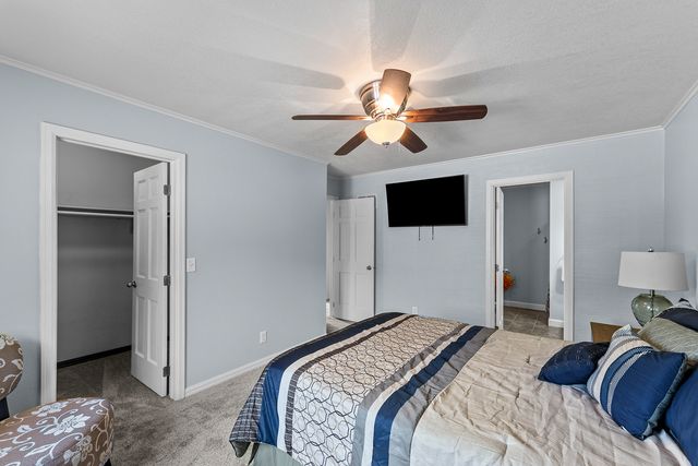 1714 Winding Hill Road, Davenport, IA 52807