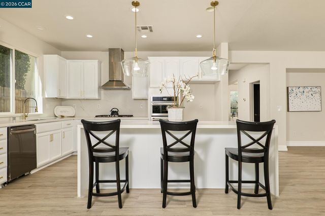 2323 Megan Dr, Oakley, CA 94561