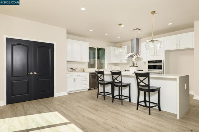 2323 Megan Dr, Oakley, CA 94561