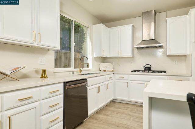 2323 Megan Dr, Oakley, CA 94561