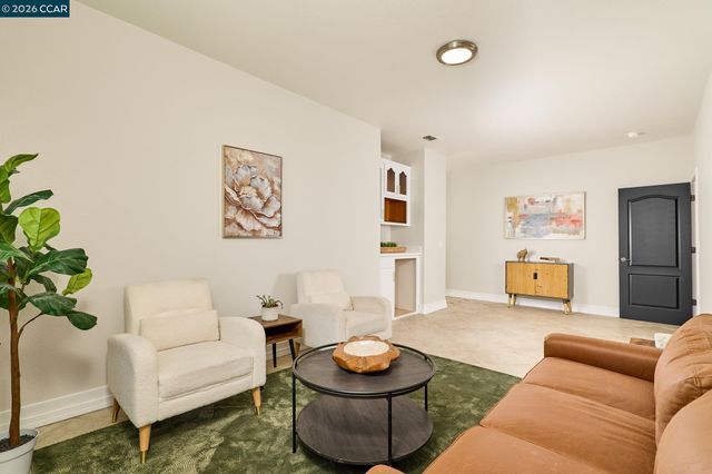 2323 Megan Dr, Oakley, CA 94561