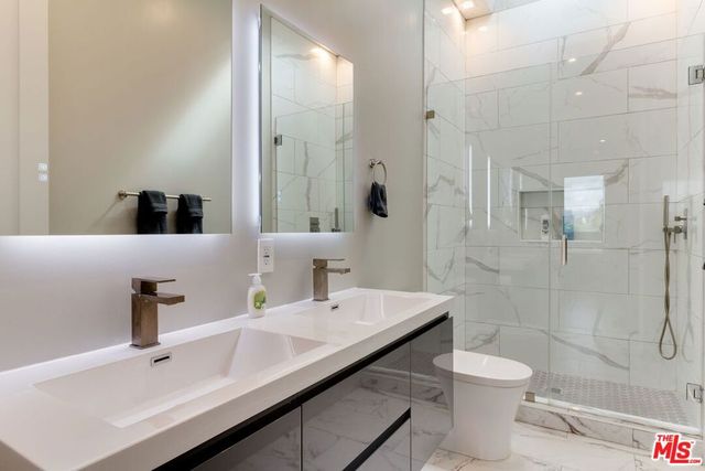 4826 W Pickford, Los Angeles, CA 90019