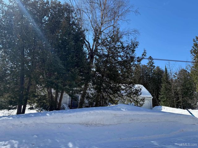 1113 12th Avenue, Houghton, MI 49931