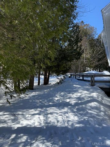 1113 12th Avenue, Houghton, MI 49931