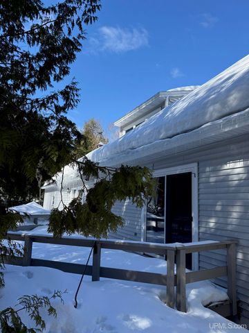 1113 12th Avenue, Houghton, MI 49931
