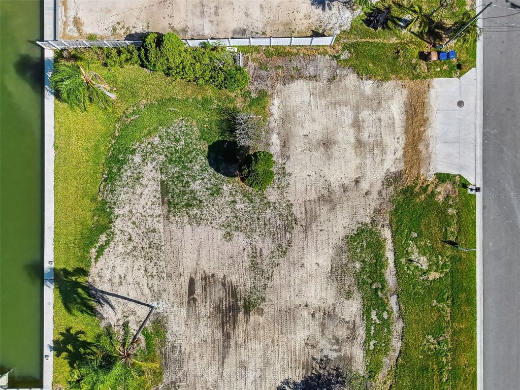 Image 11 of property listing at 570 JOHNS PASS AVENUE, Madeira Beach, FL 33708