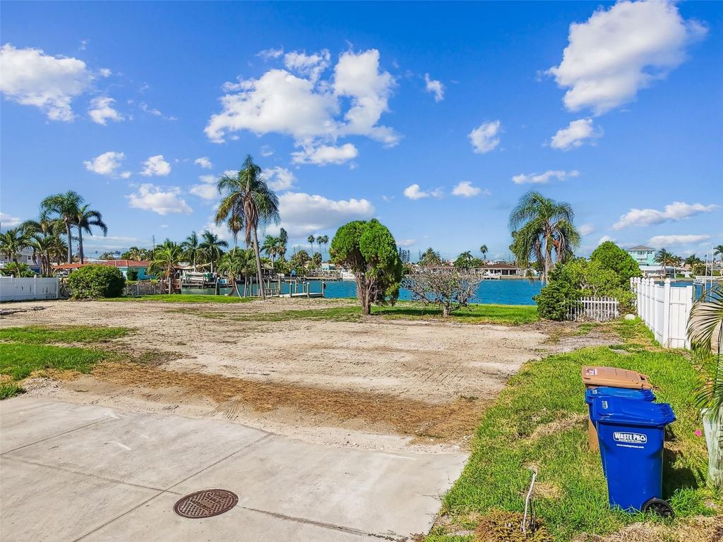 Image 7 of property listing at 570 JOHNS PASS AVENUE, Madeira Beach, FL 33708