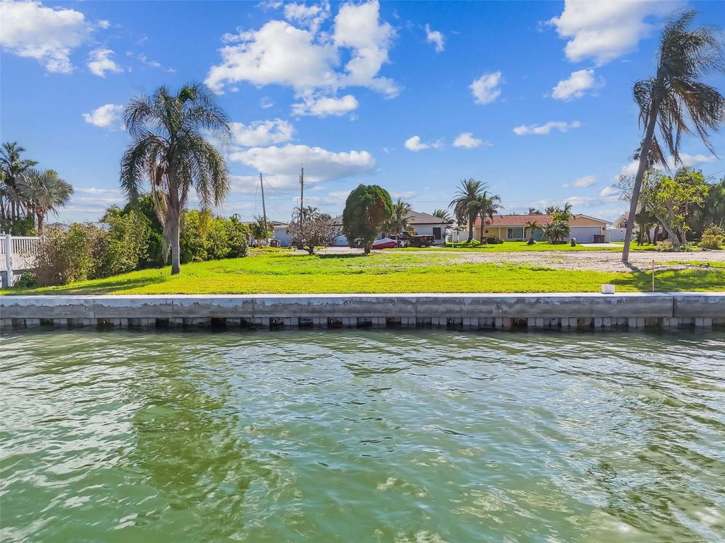 Image 9 of property listing at 570 JOHNS PASS AVENUE, Madeira Beach, FL 33708