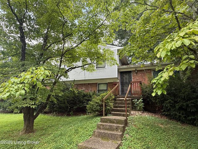 8135 Rochelle Rd, Louisville, KY 40228