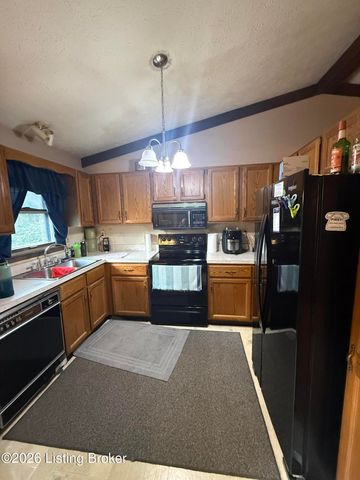 8135 Rochelle Rd, Louisville, KY 40228