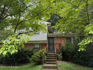 8135 Rochelle Rd, Louisville, KY 40228