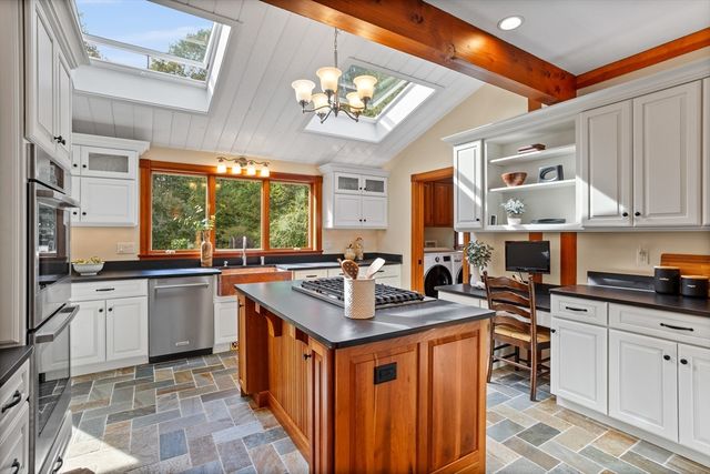 7 Amble Rd, Chelmsford, MA 01824