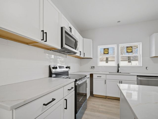 1139 W Lynn Street, Springfield, MO 65802