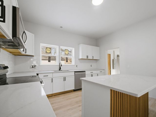 1139 W Lynn Street, Springfield, MO 65802