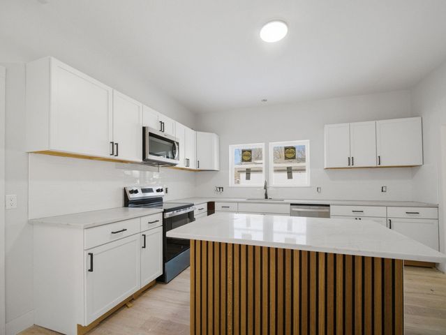 1139 W Lynn Street, Springfield, MO 65802