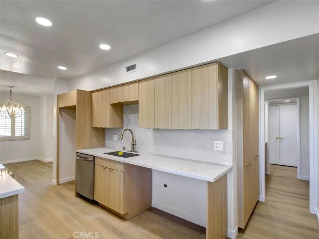 4915 Tyrone 325, Sherman Oaks, CA 91423