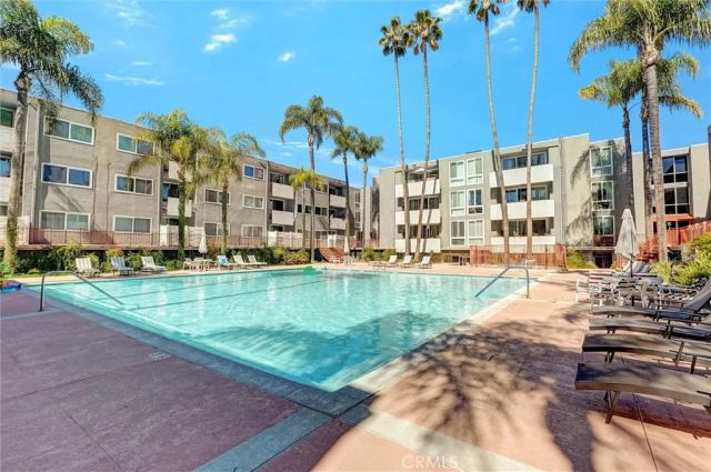 4915 Tyrone 325, Sherman Oaks, CA 91423