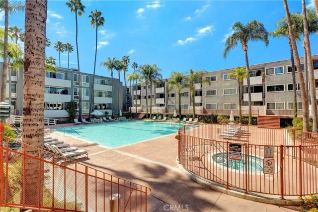 4915 Tyrone 325, Sherman Oaks, CA 91423