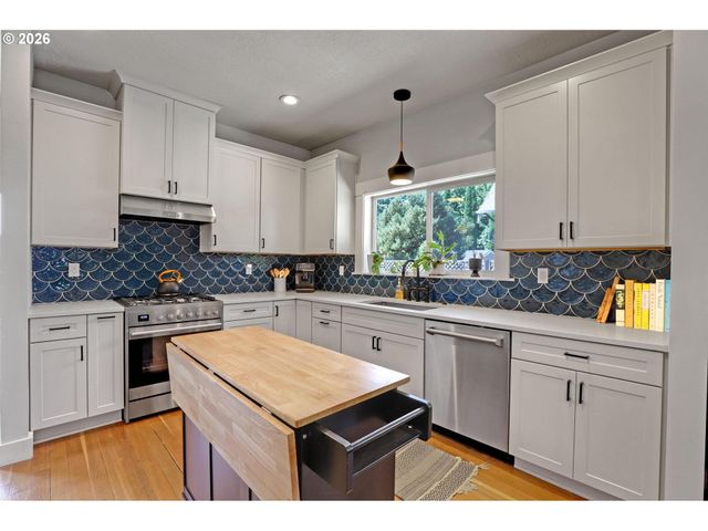 2022 N ALBERTA St, Portland, OR 97217