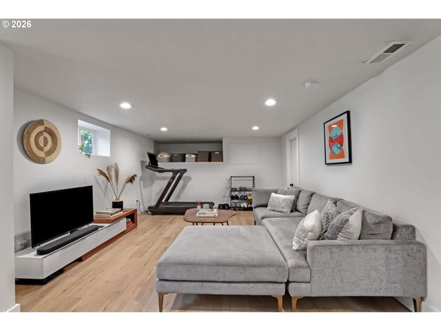 2022 N ALBERTA St, Portland, OR 97217