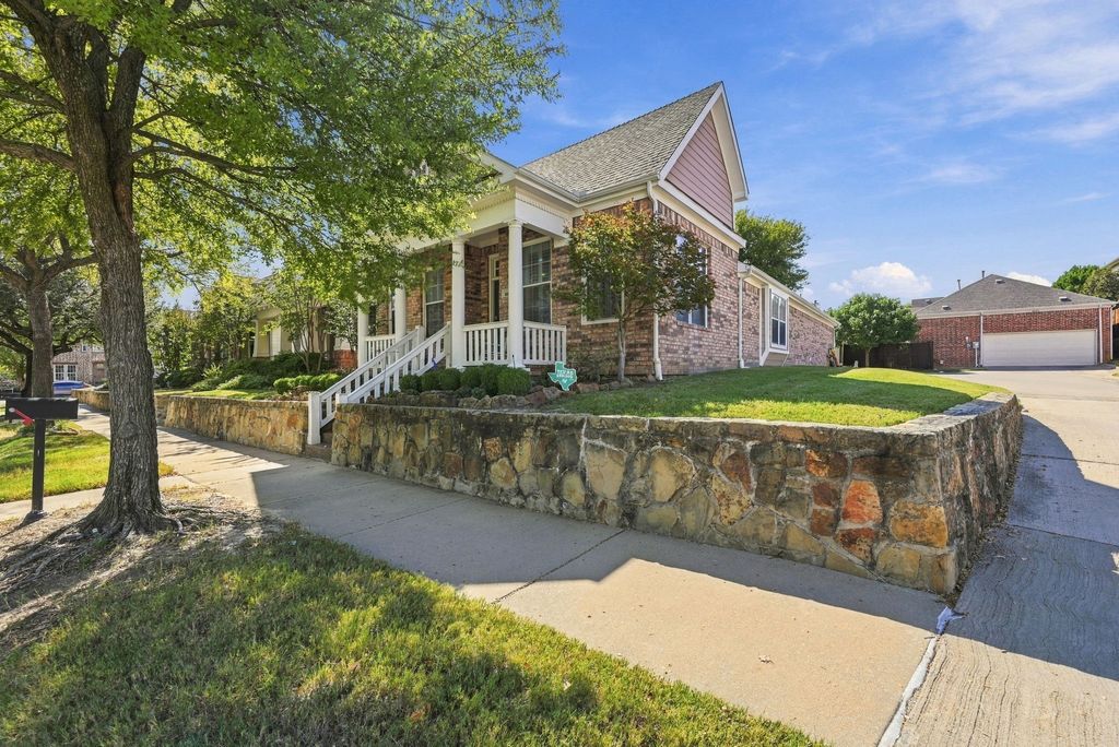 6033 Roaring Springs Drive, North Richland Hills, TX 76180 — exterior