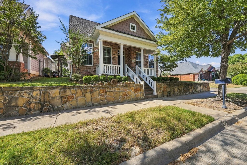 6033 Roaring Springs Drive, North Richland Hills, TX 76180 — photo 2