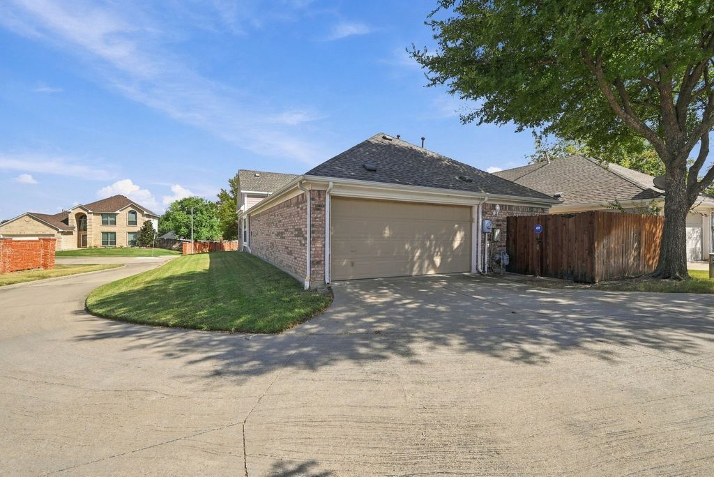 6033 Roaring Springs Drive, North Richland Hills, TX 76180 — photo 4