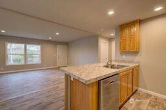 1331 Dolan Street, Raymond, WA 98577