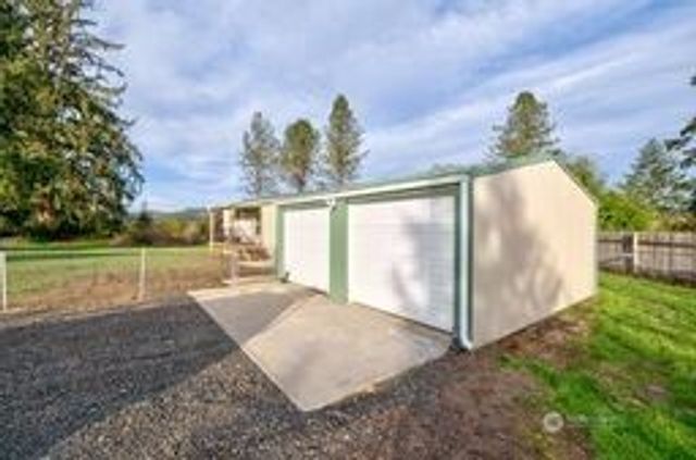 1331 Dolan Street, Raymond, WA 98577