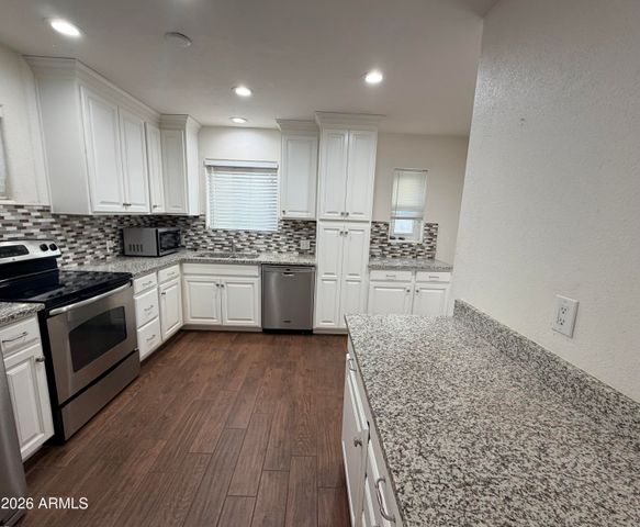 2854 N GREENFIELD Road, Phoenix, AZ 85006