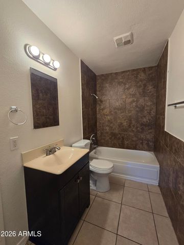6917 W HIGHLAND Avenue, Phoenix, AZ 85033