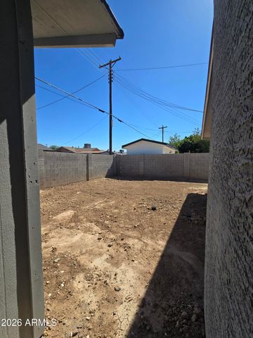 6917 W HIGHLAND Avenue, Phoenix, AZ 85033