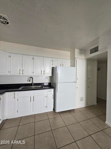 6917 W HIGHLAND Avenue, Phoenix, AZ 85033