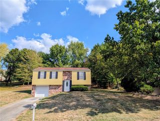 409 Farmington Rd, Cranberry Twp, PA 16066