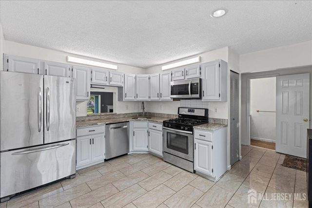36 Albury Way, North Brunswick, NJ 08902