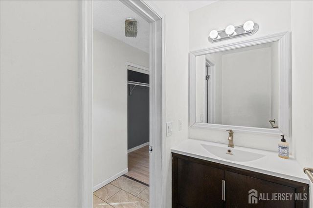 36 Albury Way, North Brunswick, NJ 08902