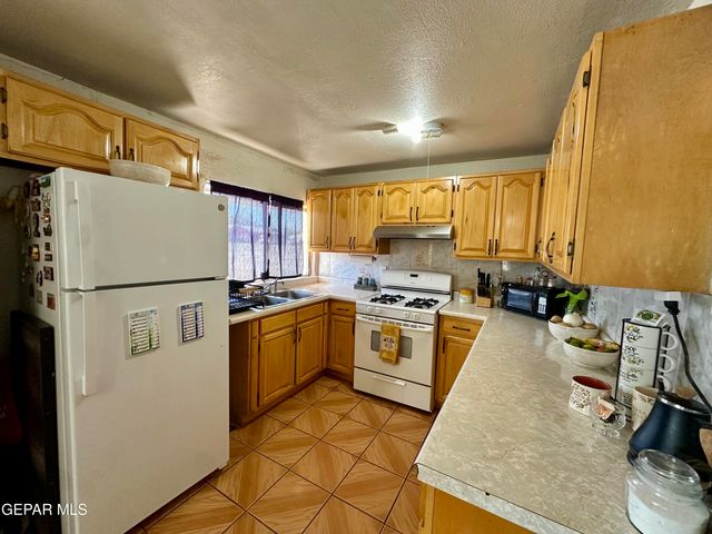 11627 Datsun Drive, Socorro, TX 79927