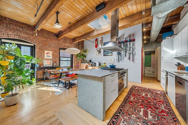 21 Wormwood St 620, Boston, MA 02210