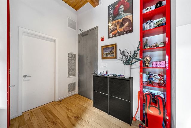 21 Wormwood St 620, Boston, MA 02210
