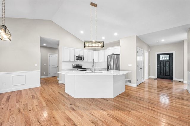 15 High Bluff Rd, Belchertown, MA 01007