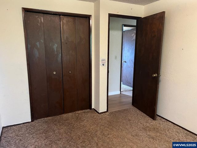 1874 Cedarcrest Dr S, Salem, OR 97306