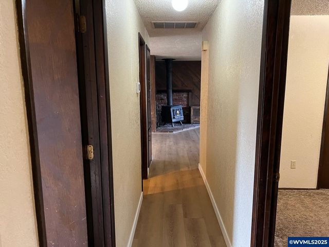 1874 Cedarcrest Dr S, Salem, OR 97306